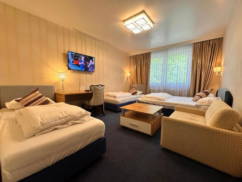 Detailaufnahme eines Hotelzimmers mit goldenen Akzenten