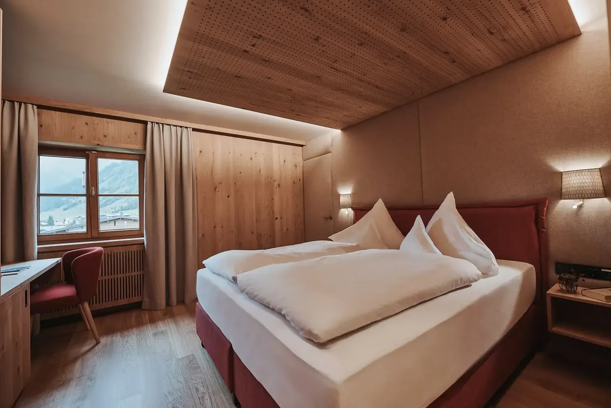 Deluxe Room mit King-Size-Bett und Sitzecke